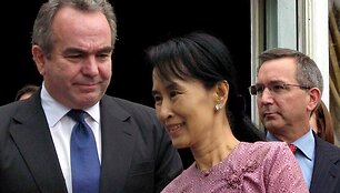 Aung San Suu Kyi susitiko su Kurtu Campbellu.