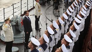 Dmitrijus Medvedevas susitiko su kreiserio &bdquo;Variag&ldquo; jūreiviais.