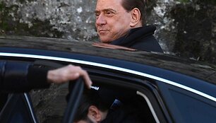 Silvio Berlusconi Sen Pol de Vanse lankėsi su dukra ir sūnumi.