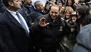 Silvio Berlusconi ir po i&scaron;puolio nebijo vie&scaron;umos.