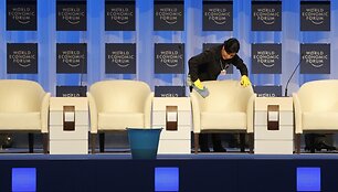 Davose vykstant paskutiniams pasirengimams prie&scaron; trečiadienį prasidėsiantį pasaulio ekonomikos forumą rastas negyvas saugumo tarnybos vadovas.