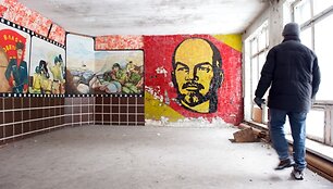 Skrundoje vis dar dvelkia sovietmečiu.
