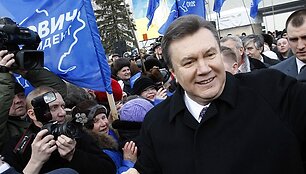 Viktoras Janukovyčius tarp rėmėjų