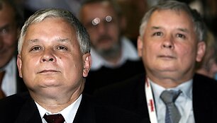 Lechas (kairėje) ir Jaroslawas Kaczynskiai