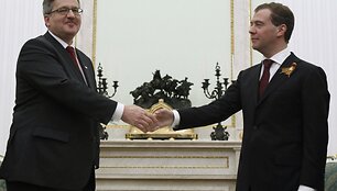 Bronislawas Komorowskis Katynėje apsilankė po susitikimo su Dmitrijumi Medvedevu.