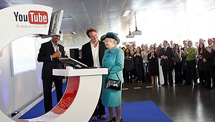 Elžbieta II apsilankė kompanijos &bdquo;Google&ldquo; Londono skyriuje.