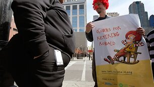 JAV miestuose vyko akcjios, kurių dalyviai reikalavo, kad Ronaldas McDonaldas &bdquo;i&scaron;eitų į pensiją&ldquo;