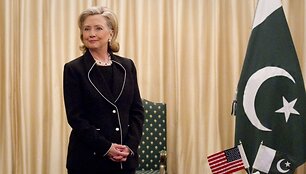 Hillary Clinton Pakistane pažadėjo solidžią paramą &scaron;iai &scaron;aliai.