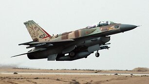 Izraelio naikintuvas F-16I, galintis pasiekti Irano oro erdvę