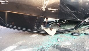 Vilniuje apvirto &bdquo;Toyota Auris&ldquo; automobilis