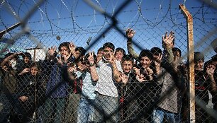 Nelegalūs migrantai i&scaron; Turkijos sulaikymo centre Graikijoje