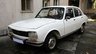 Senutėlis, 1977 metais pagamintas, Mahmoudo Ahmadinejado &bdquo;Peugeot 504&ldquo;