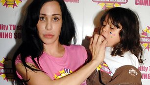 Nadya Suleman su viena i&scaron; keturiolikos savo atžalų