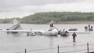 Per susidūrimą su vandeniu lėktuvui An-24 nulūžo uodega ir vienas variklis.