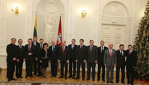Naujajai Vyriausybei Valdas Adamkus priminė, kad &bdquo;dirbti teks ne dėl įvaizdžio, bet dėl rezultatų&ldquo;.