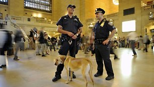 Policininkai su šunimi centrinėje Niujorko stotyje