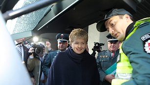 Dalia Grybauskaitė su policijos pareigūnais