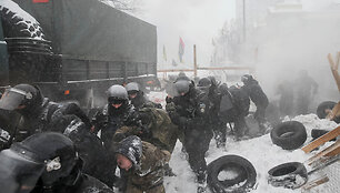 Kijeve policija i&scaron;ardė protestuotojų stovyklą