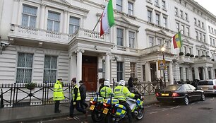 Londono policija prie Irano ambasados