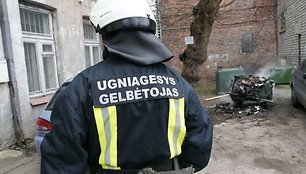 Ugniagesiai skubėjo malšinti Vingio gatvėje kilusio gaisro