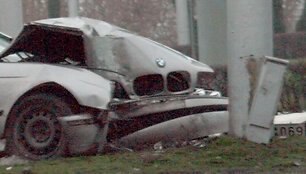 Į stulpą įsirėžęs BMW