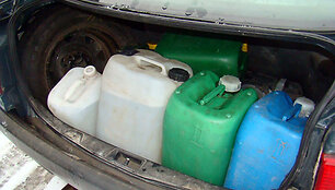 Naminė degtinė automobilyje