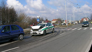 Kaune sudaužytas policijos automobilis