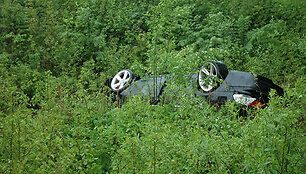Apvirtęs automobilis