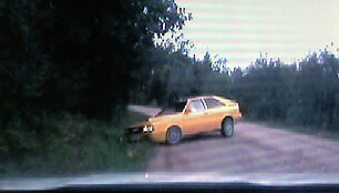 Nuo pareigūnų sprukęs automobilis
