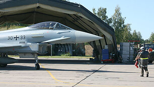 Vokietijos naikintuvai &bdquo;Eurofighter&ldquo; Aviacijos bazėje &Scaron;iauliuose