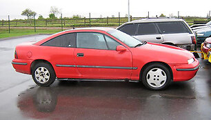 Pasieniečiams trukdęs &bdquo;Opel Calibra&ldquo;