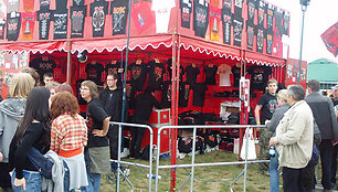 Mar&scaron;kinėliai su AC/DC simbolika