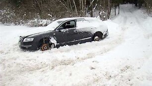 Suniokotas automobilis &bdquo;Audi&ldquo;