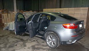 MKT pareigūnų sulaikytas automobilis BMW