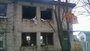Per sprogimą i&scaron;dužo namo langai