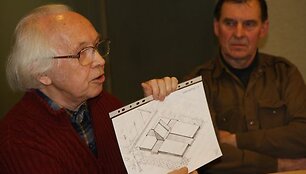 Ilgametis miesto dailininkas P.&Scaron;adauskas su kolegomis yra parengęs net keletą variantų, kaip būtų galima sutvarkyti J.Žiliaus-Jonilos laidojimo vietą.