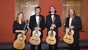 Klasikinę gitaros muziką grojantys estai gros ne tik žinomų klasikų, bet ir &scaron;iuolaikinių Estijos kompozitorių kūrinius, žavėdami publiką neįprastais garsais. 
