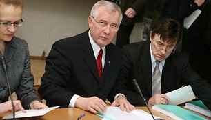 Senato posėdyje 2009 metų universiteto biudžetą pristatęs VDU rektorius neslėpė, kad teks taupyti.