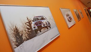 Fotografijų parodoje &bdquo;Ralio vergai 2009&ldquo; lankytojai galės prisiminti neseniai įvykusio &bdquo;Winter rally  2009&ldquo; ir 2008 m. ralio sezono akimirkas. 