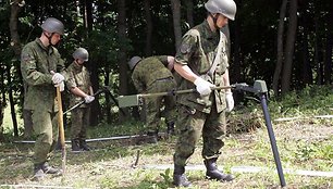 Kariuomenės išminuotojai pradeda ištisinio išminavimo darbus Kaune.