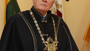 V.Adamkus