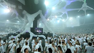 &Scaron;okių muzikos &scaron;ou &bdquo;Sensation White&ldquo;