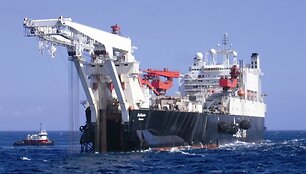 Didžiausias pasaulyje vamzdyno tiesimo laivas &bdquo;Solitaire&ldquo; pratęs &bdquo;Nord Stream&ldquo; statybas Suomijos vandenyse.