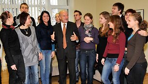 VPU rektorius su studentais
