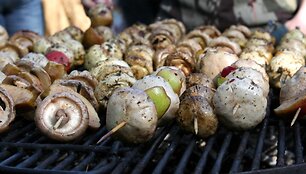 Rum&scaron;i&scaron;kėse rungsis barbekiu meistrai ir mėgėjai.