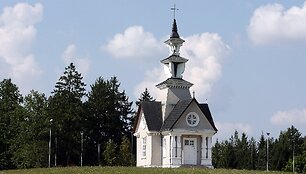 Rainių Kančios koplyčia, pastatyta Rainių kankinių atminimui. 