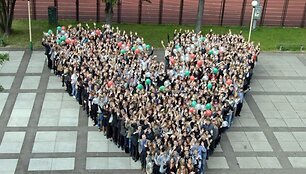 KTU pirmakursiai &scaron;irdį skiria savo universitetui.