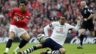 Arčiausiai įvarčio buvo &bdquo;Manchester United&ldquo; vienuolikės lyderis Cristiano Ronaldo.