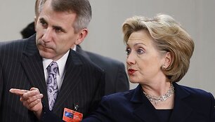 Vygaudas U&scaron;ackas ir Hillary Clinton NATO užsienio reikalų ministrų susitikime.