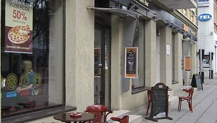 Pernai lauko kavinių sezonas Kaune prasidėjo balandį. &Scaron;iemet pirmieji staliukai Laisvės alėjoje i&scaron;dygo jau kovo 13 dieną.